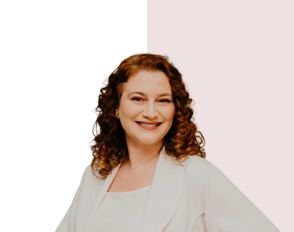Dra. Juliana Bacalhau, dentista especialista em implantes e reabilitação oral